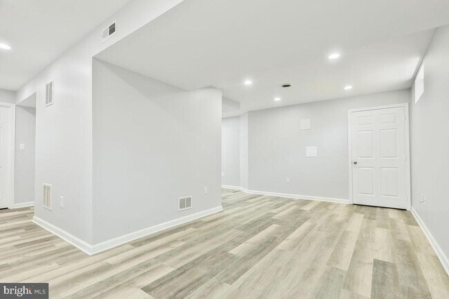 Building Photo - 7802 Shallowbrook Ct