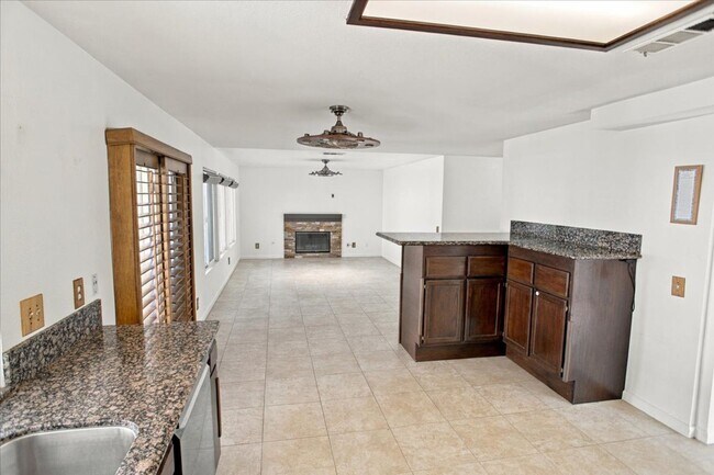 Building Photo - 40067 Villa Moura Dr