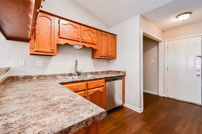 Building Photo - 5620 Kaitlyn Dr W