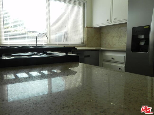 Building Photo - 879 Coriander Dr