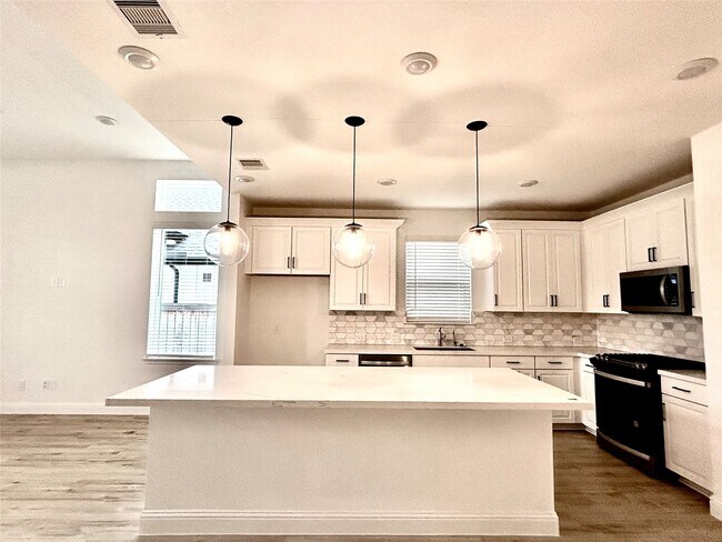 Building Photo - 15310 Spanish Ranchos Wy