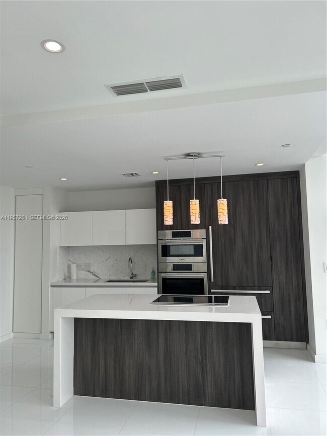 Building Photo - 851 NE 1st Ave