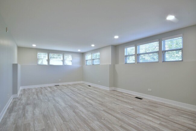 Building Photo - 982 Indigo Ct