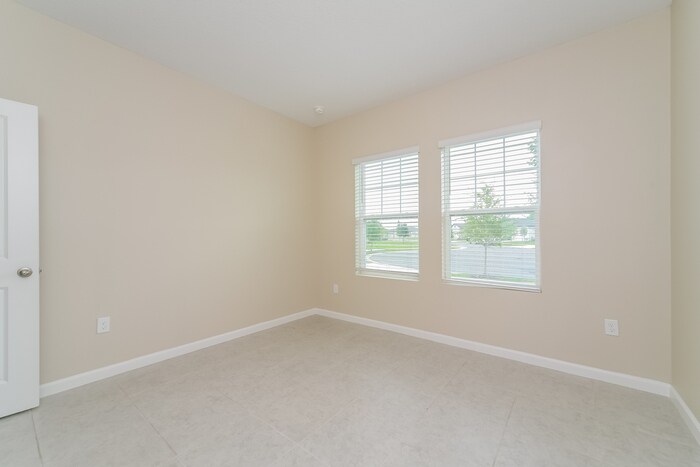 Building Photo - 324 Kenilworth Dr