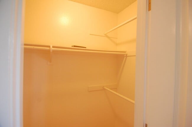 Building Photo - 2 Bedroom Condo in Presidential Heights 1 with Private back patio!!