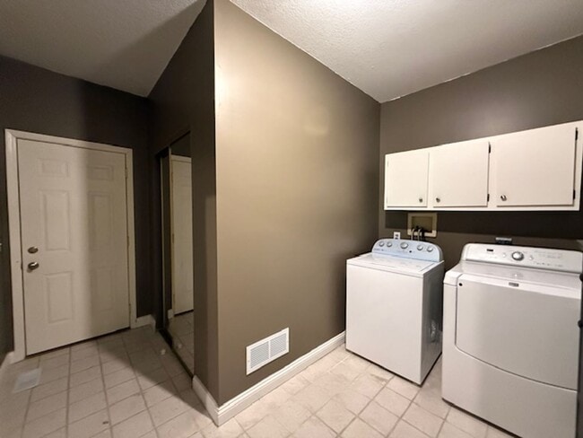 Building Photo - Maroa-Forsyth Ranch For Rent!