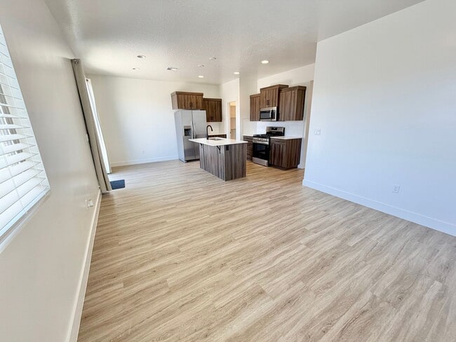 Building Photo - Beautiful 3 bed 2.5 bath Home!