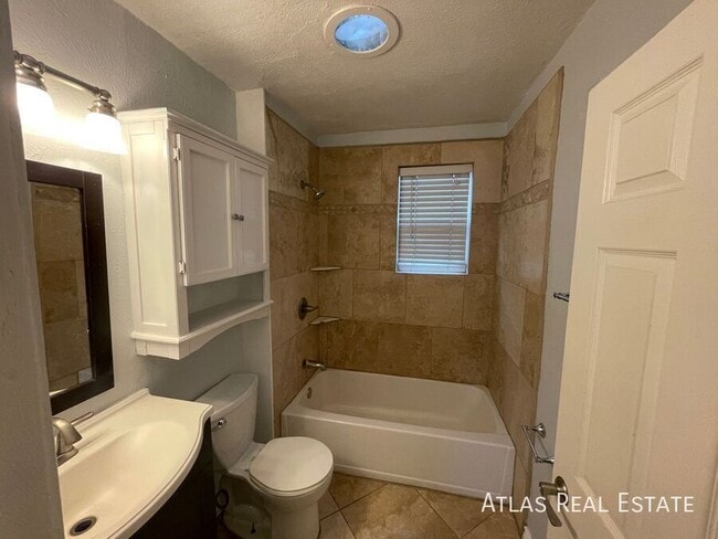 Building Photo - 2234 S Dexter St