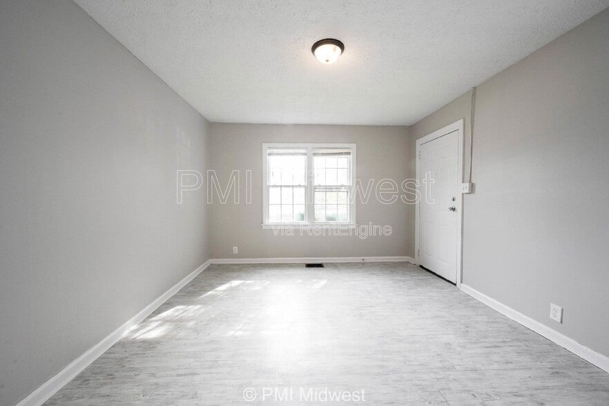 Building Photo - 270 S Lasalle St