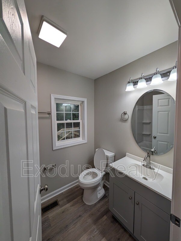 Building Photo - 414 Maple Ave