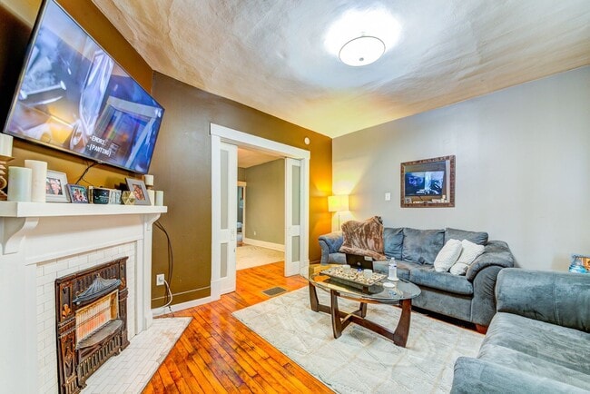 Building Photo - 86 Estella Ave