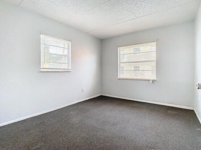 Building Photo - 694 Michigan Ct