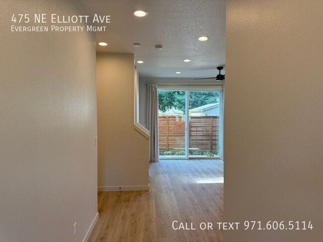 Building Photo - 475 NE Elliott Ave