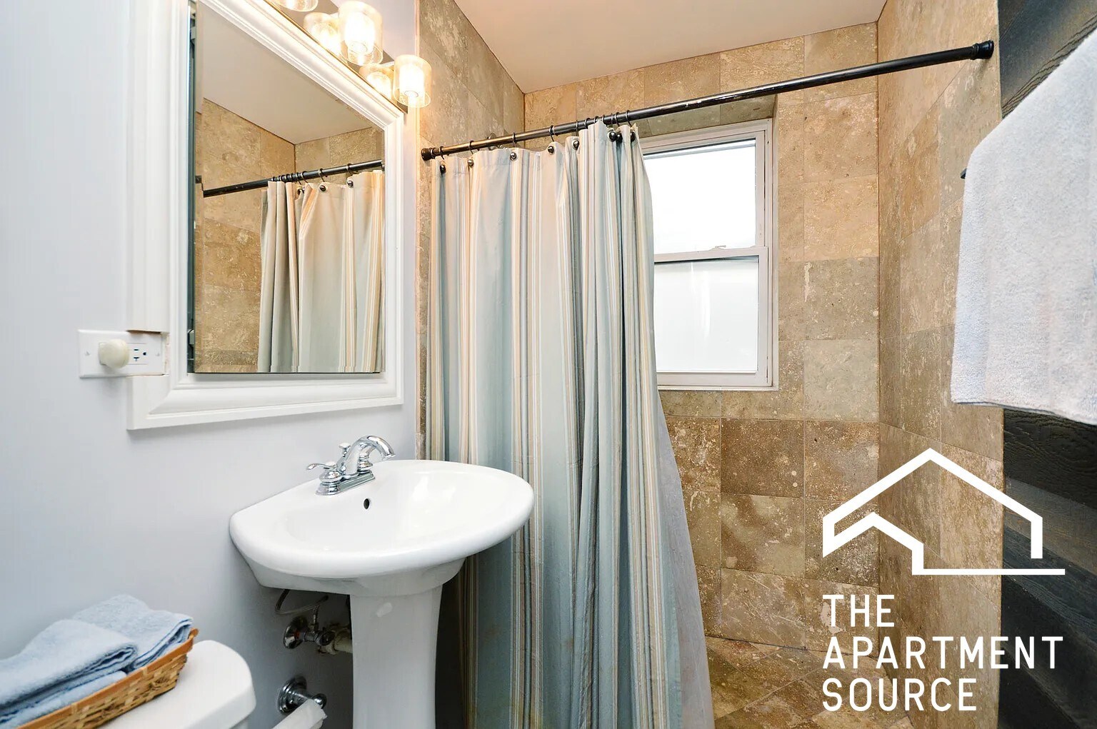 Building Photo - 1430 W Lunt Ave