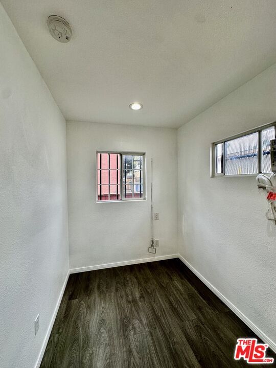 Building Photo - 523 1/2 W 56th St