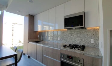 Building Photo - 157 W Division St