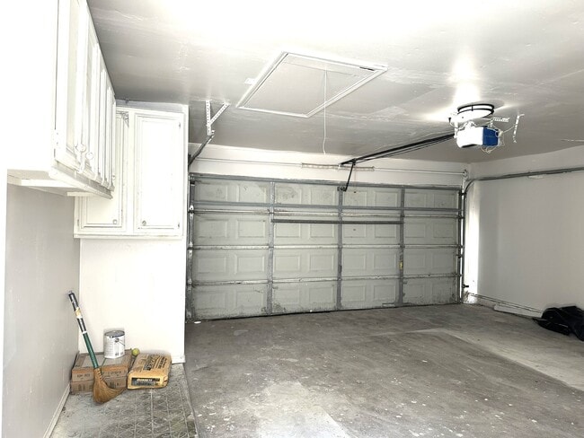 Building Photo - 4234 Willow Beach Dr