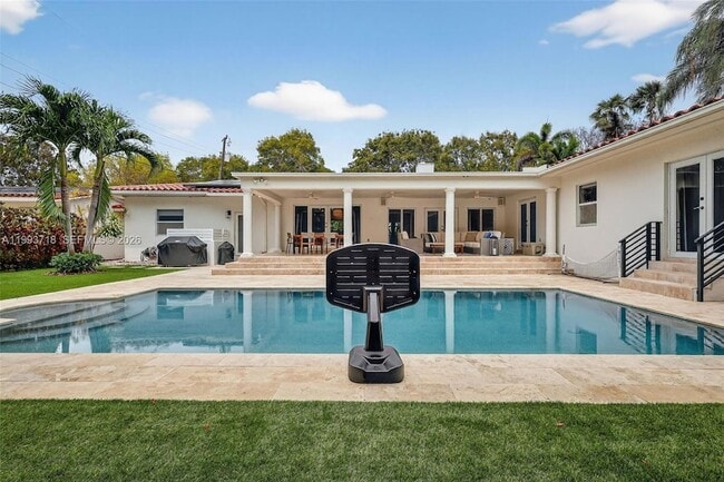 Building Photo - 3258 Riviera Dr