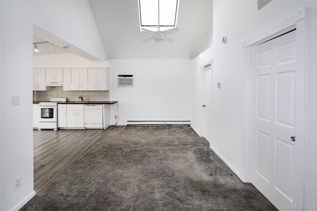 Building Photo - 75 Maxwell Ave