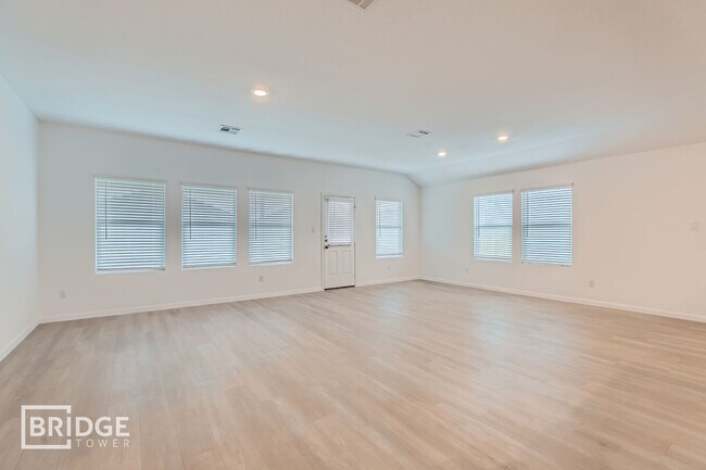 Building Photo - 2708 Coral Vly