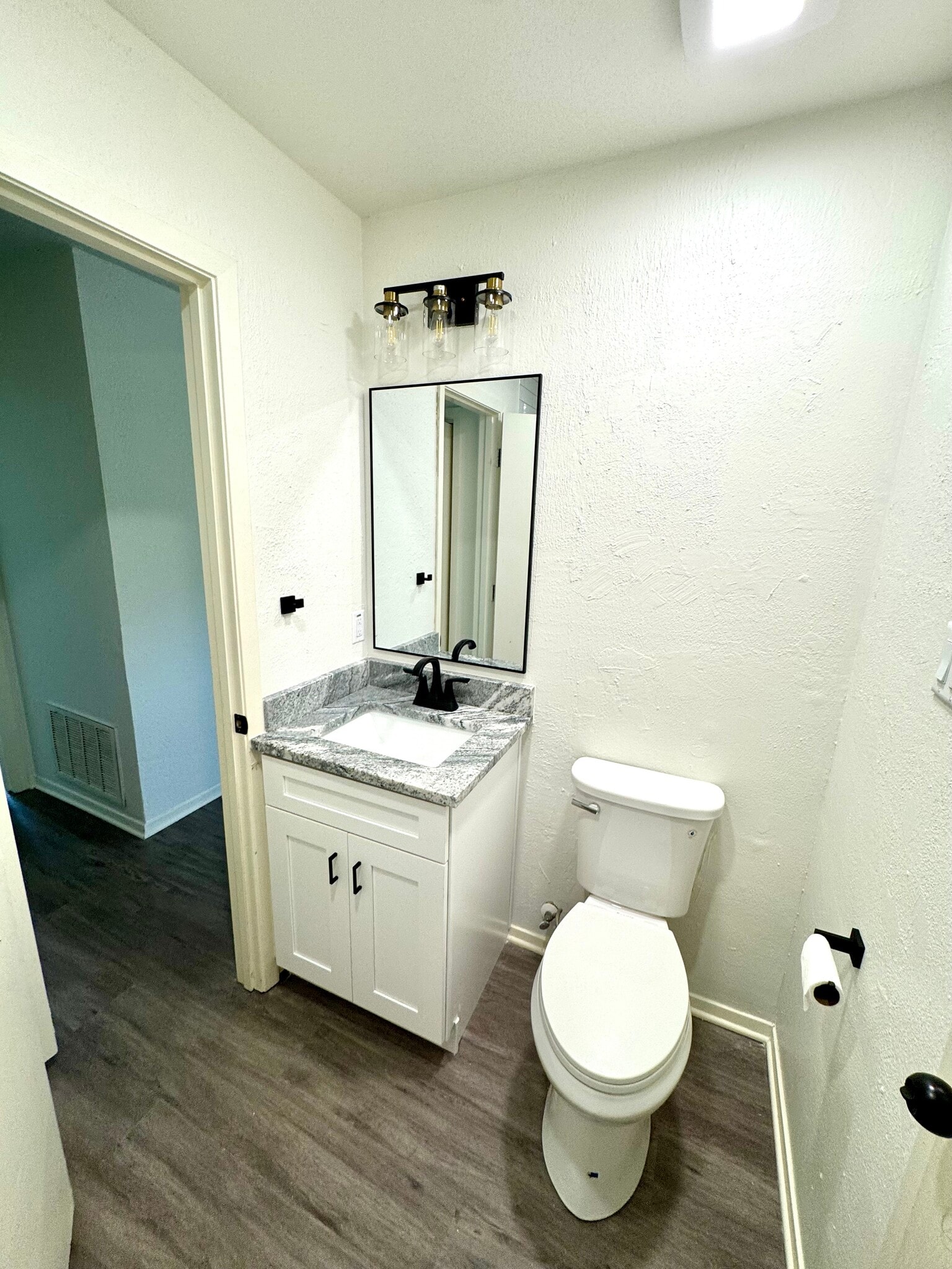 Building Photo - 9842 Camfield Ave