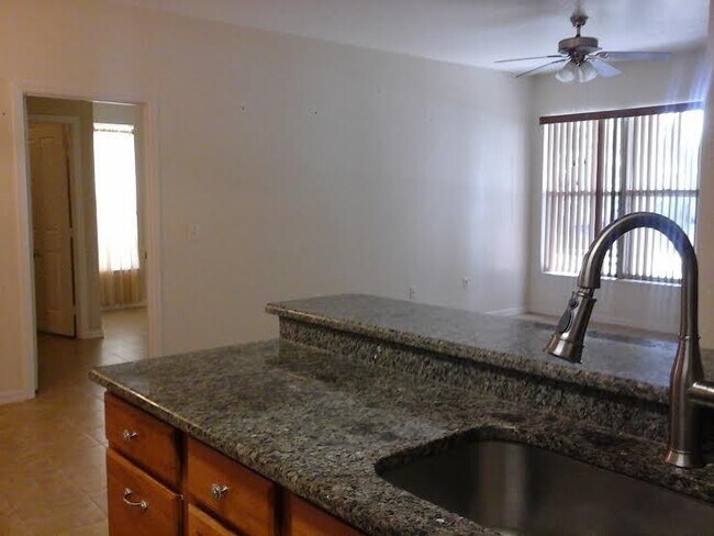 Building Photo - 6011 Hemingway Cir