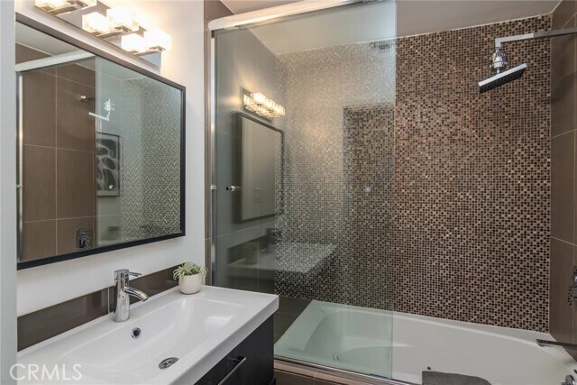 Building Photo - 3828 Alomar Dr