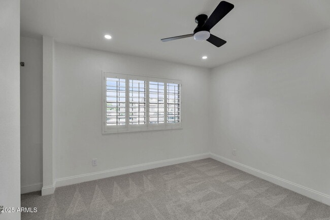 Building Photo - 2542 W Nopal Ave