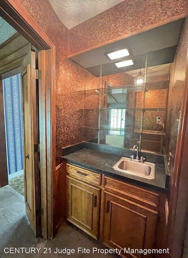 Building Photo - 4 br, 3 bath House - 935 Rock Canyon Drive