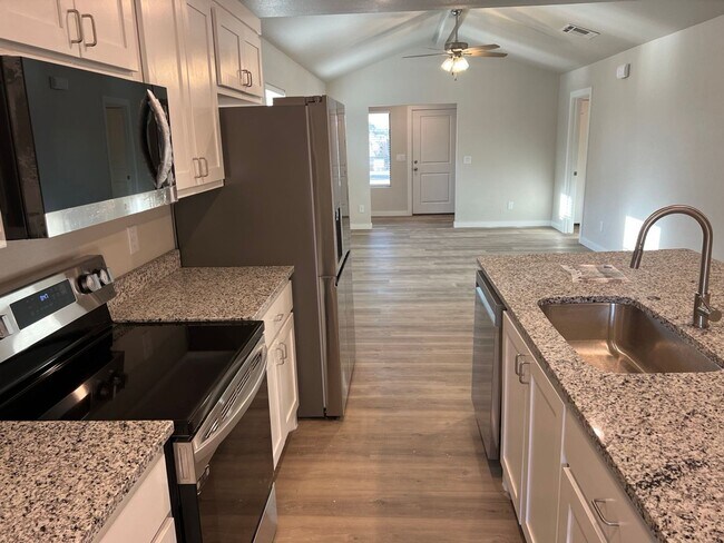 Building Photo - NEW 3 BEDROOM HOME IN ELM MEADOWS!