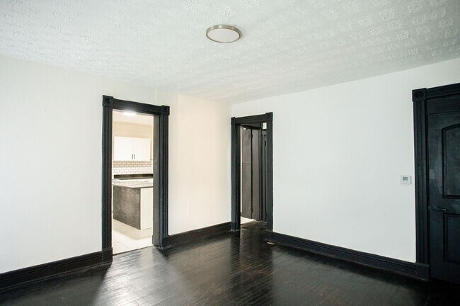 Building Photo - 415 Brightwood Ave