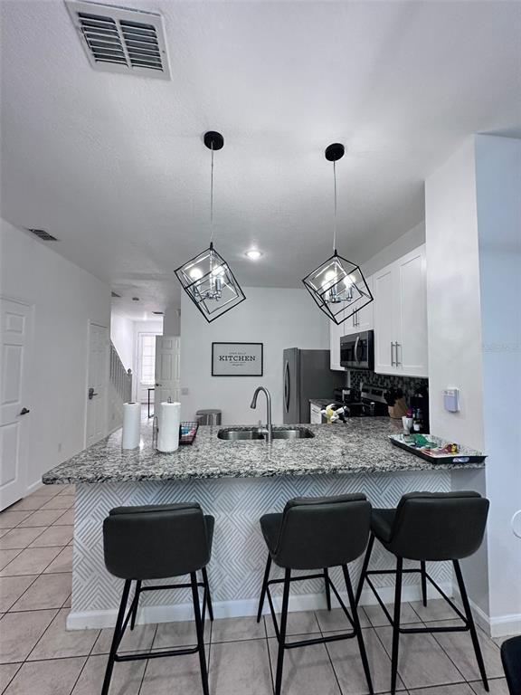 Building Photo - 2381 Silver Palm Dr