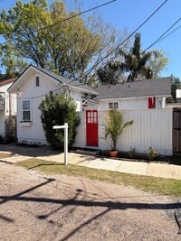 Building Photo - 2BD/1.5BA Single Family Home with Fenced In Deck