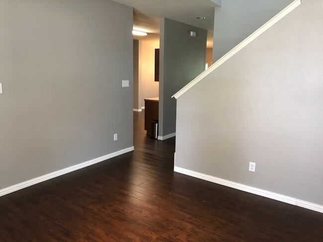 Building Photo - Roomy 4 bedroom 2.5 bath in Waxahachie!!