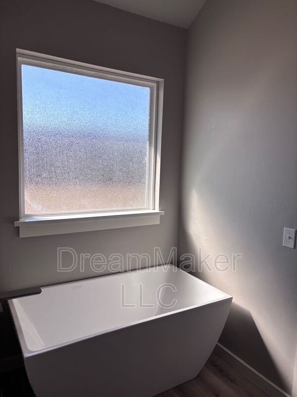 Building Photo - 3102 SE 34th St