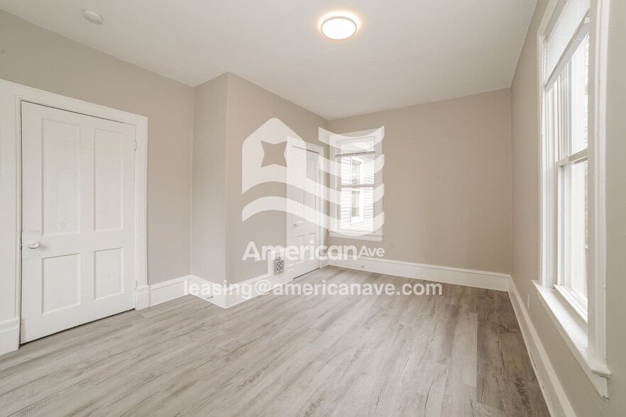 Building Photo - 1319 N Broadway St