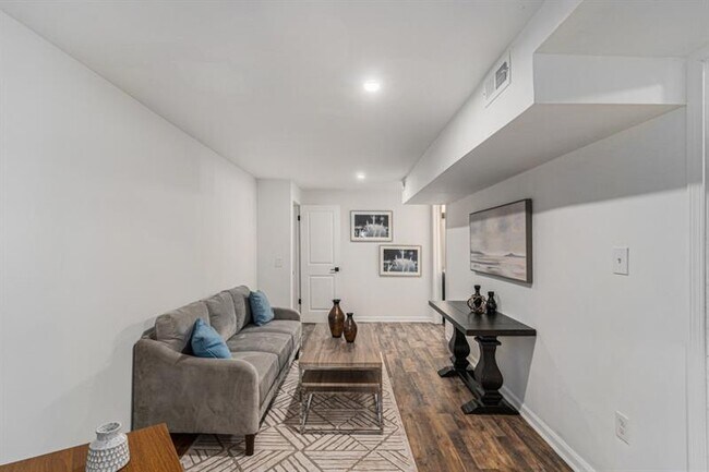 Building Photo - 3181 Pennington Cir SW