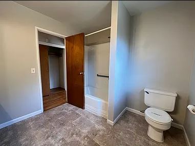 Building Photo - 530 SE 12th Ave