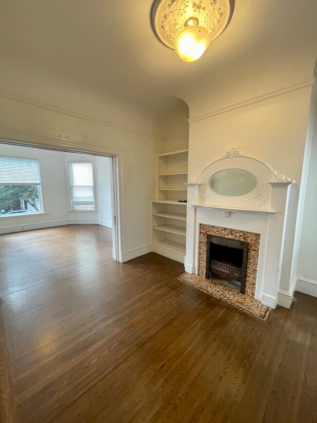 Building Photo - 142 27th St