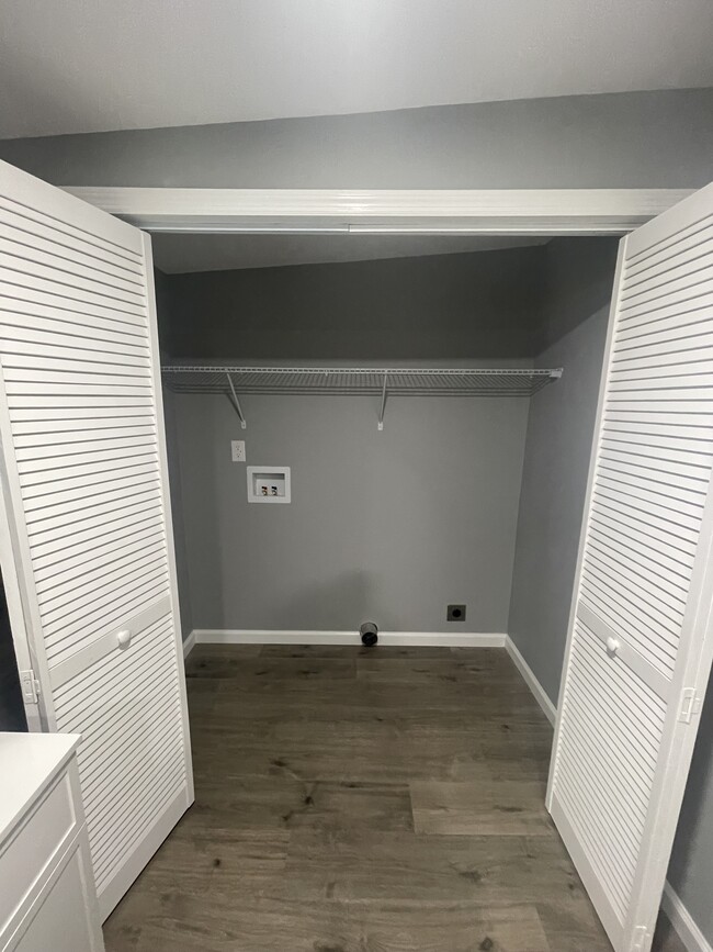 Building Photo - 916 9th St NE