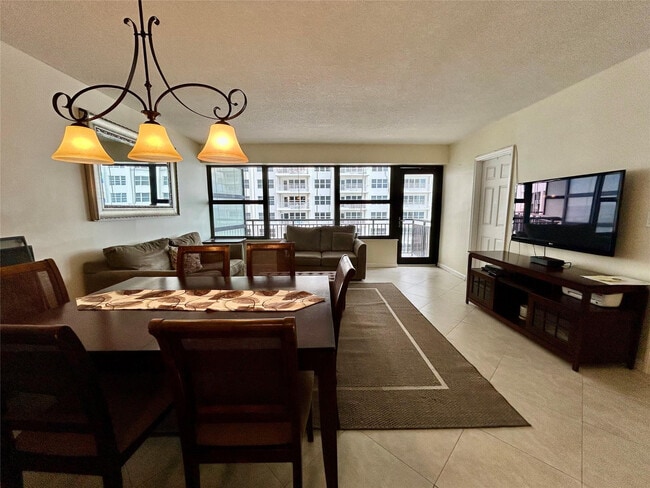 Building Photo - 3800 Galt Ocean Dr