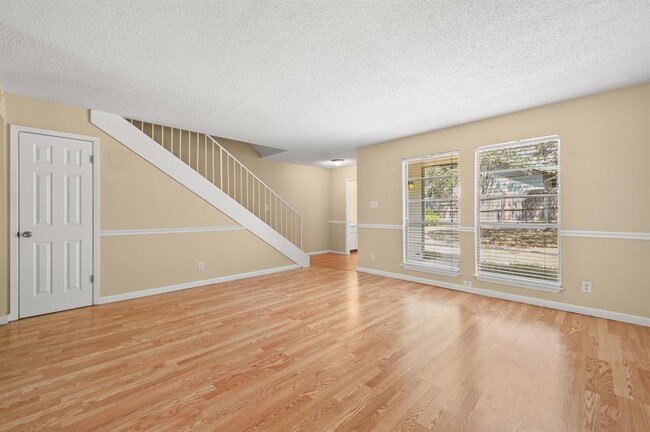 Building Photo - 807 Castle Ridge Rd