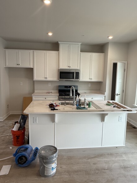 Building Photo - 102 Chase Ln