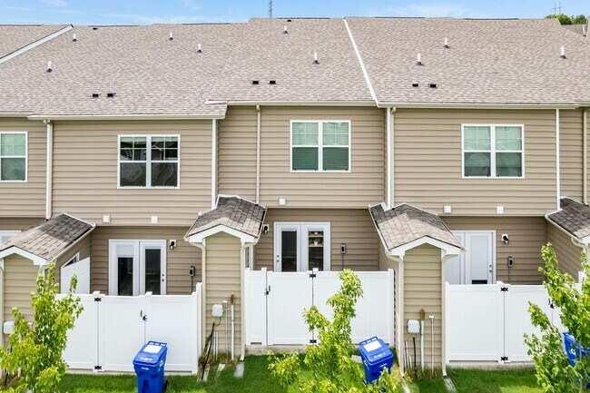 Building Photo - 790 Bradburn Village Way