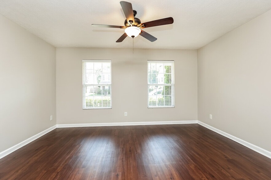 Building Photo - 227 Elderberry Way