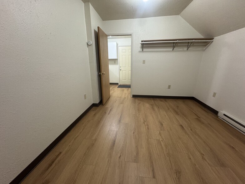 Building Photo - 321 Shelden Ave