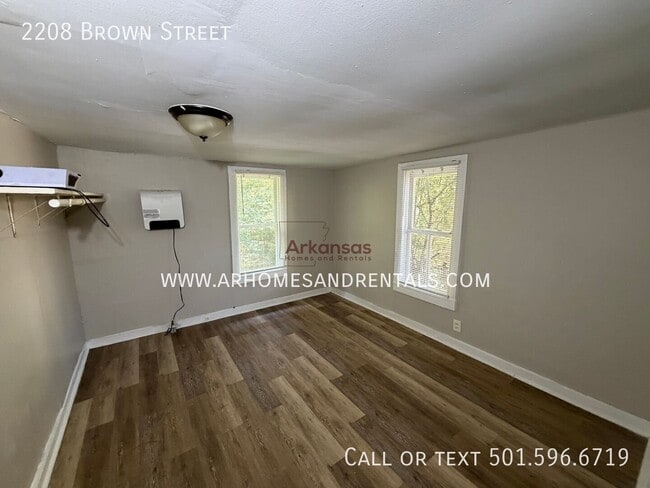 Building Photo - 2208 Brown St
