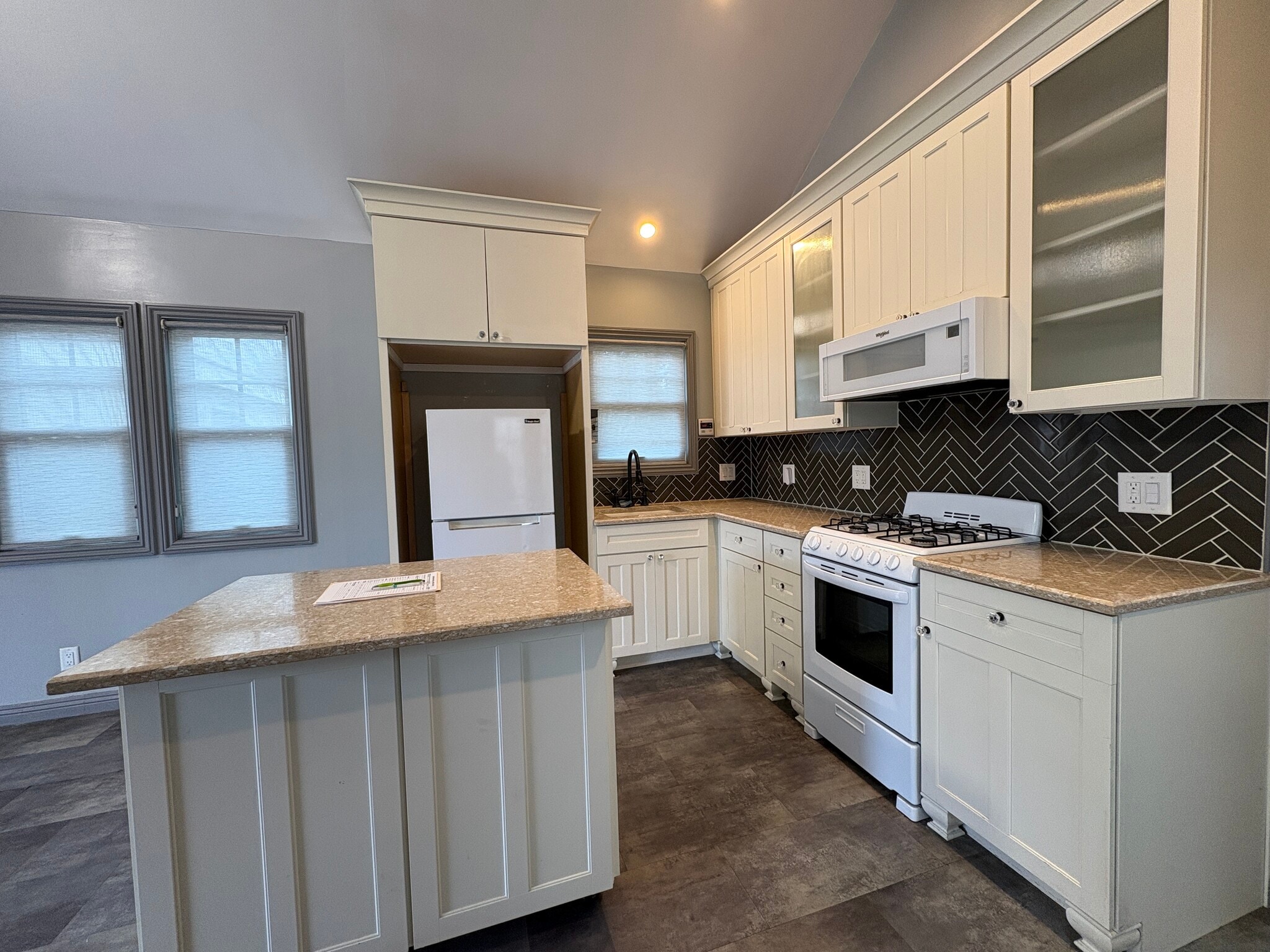 Building Photo - 1714 N Lincoln St