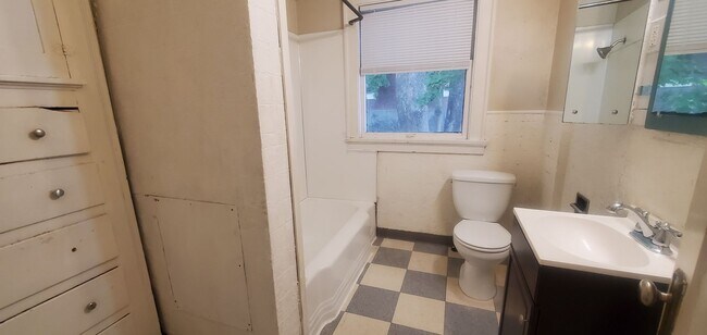 Building Photo - 1015 High St