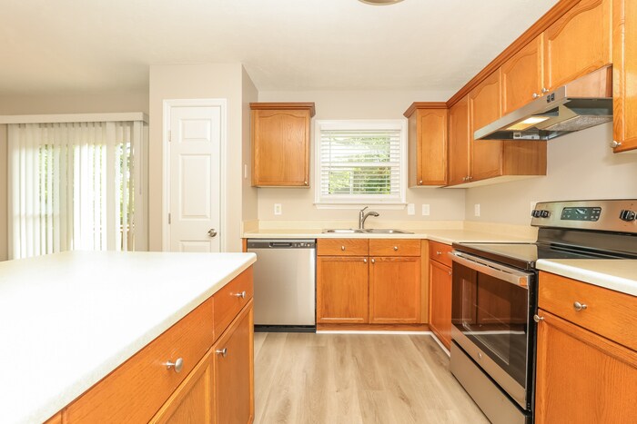 Building Photo - 415 Country Village Dr